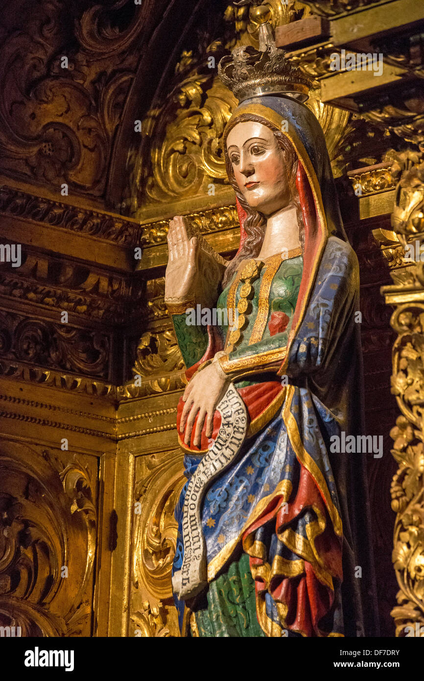 La estatua de la Virgen María embarazada, la Catedral de Sé la Basílica de Nossa Senhora da Assunção, Catedral de Évora, Évora. Foto de stock