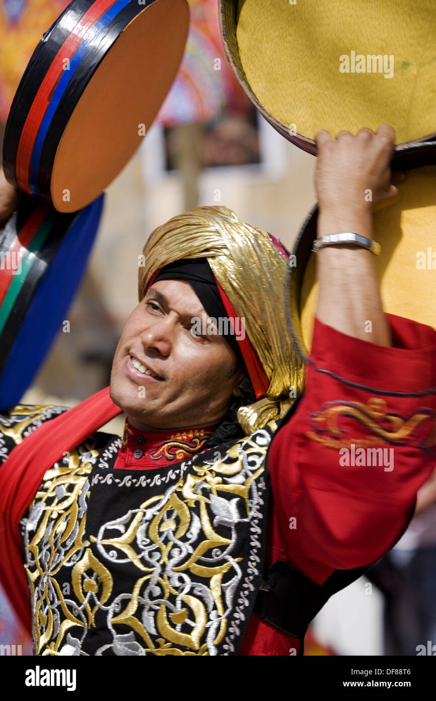 Espectáculo de danza egipcia en Feria Internacional, Fuengirola. Costa del Sol, Málaga, Andalucía, España. Foto de stock