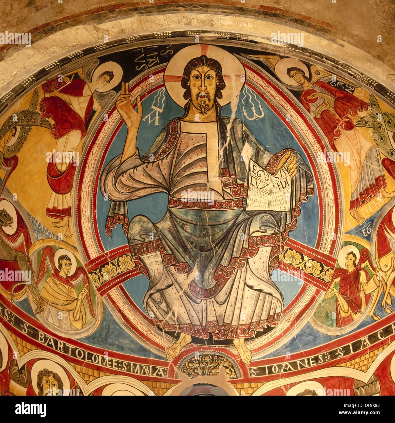Pantócrator, pintura mural románica en la iglesia de Sant Climent de Taüll.  Valle de Boí, provincia de Lleida. Cataluña. España Fotografía de stock -  Alamy
