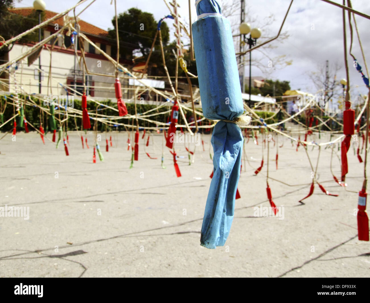 'Mascletà', petardos durante fallas, hogueras festivas. Pl. La Puerta del Sol de la Canyada. Paterna. Comunidad Valenciana. Foto de stock