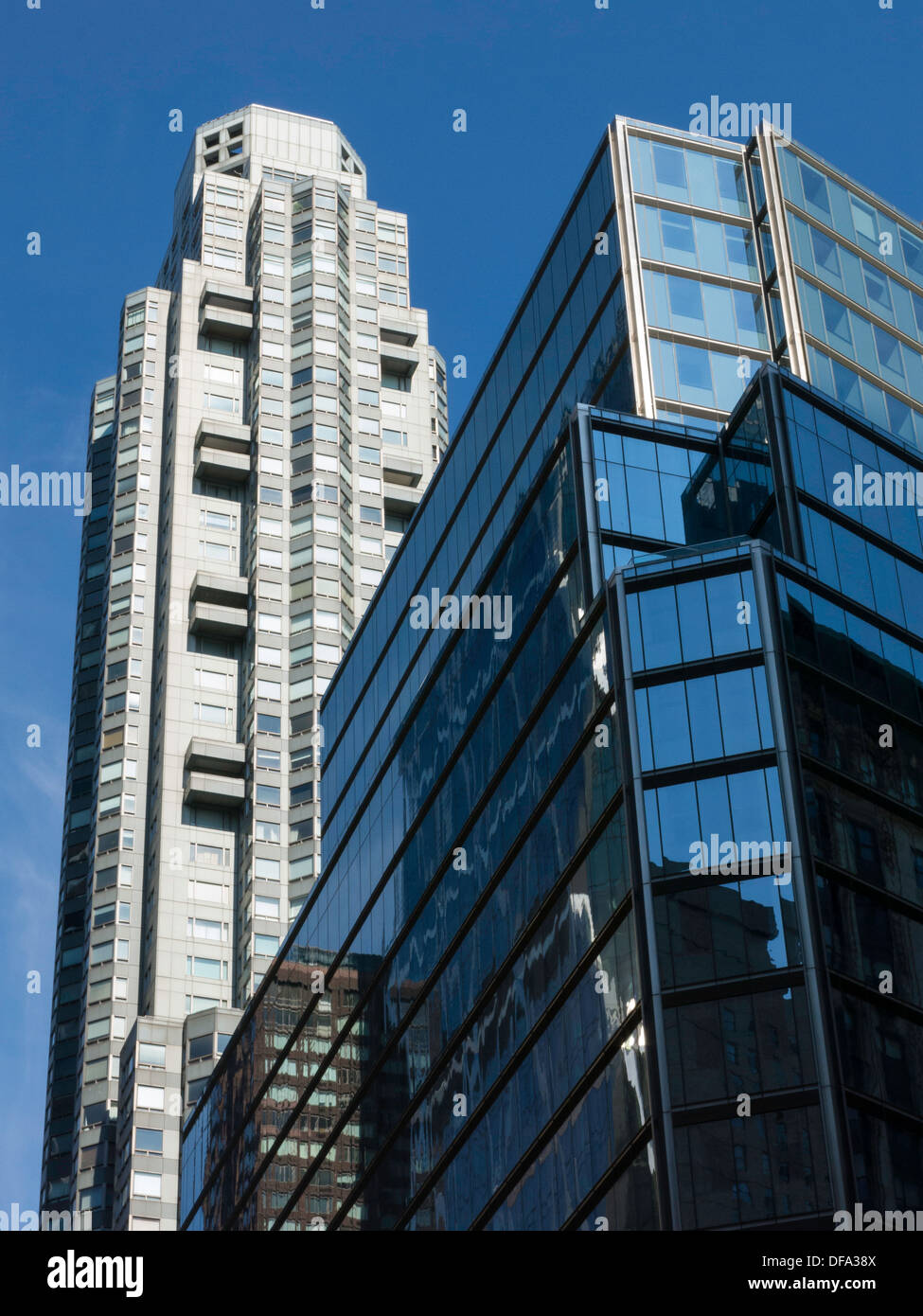 Arquitectura en West 57th Street, en la ciudad de Nueva York Foto de stock