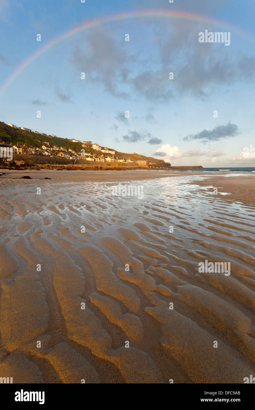 La playa en Whitesand Bay, cerca de Lands End en Cornwall. Foto de stock