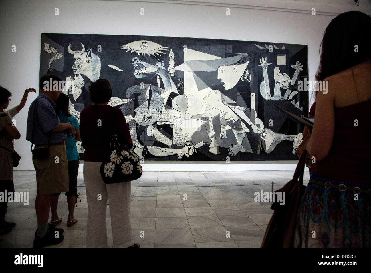 Visitantes Guernica Fotografías E Imágenes De Alta Resolución Alamy 0692