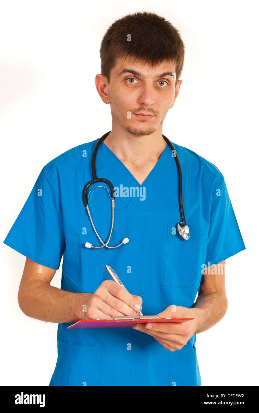 Estudiante médico escribir al portapapeles aislado sobre fondo blanco. Foto de stock