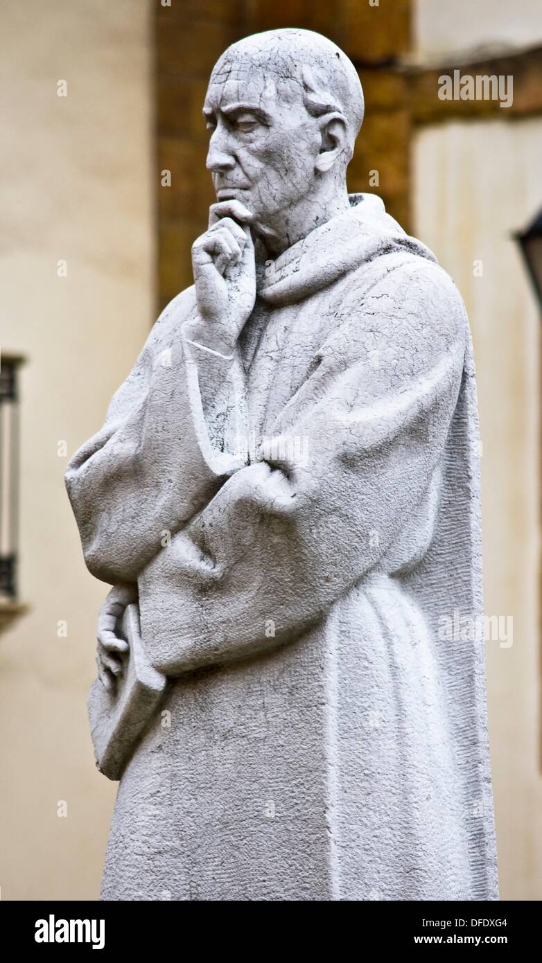 Estatua del padre Feijoo - Oviedo - Asturias - España Fotografía de stock -  Alamy