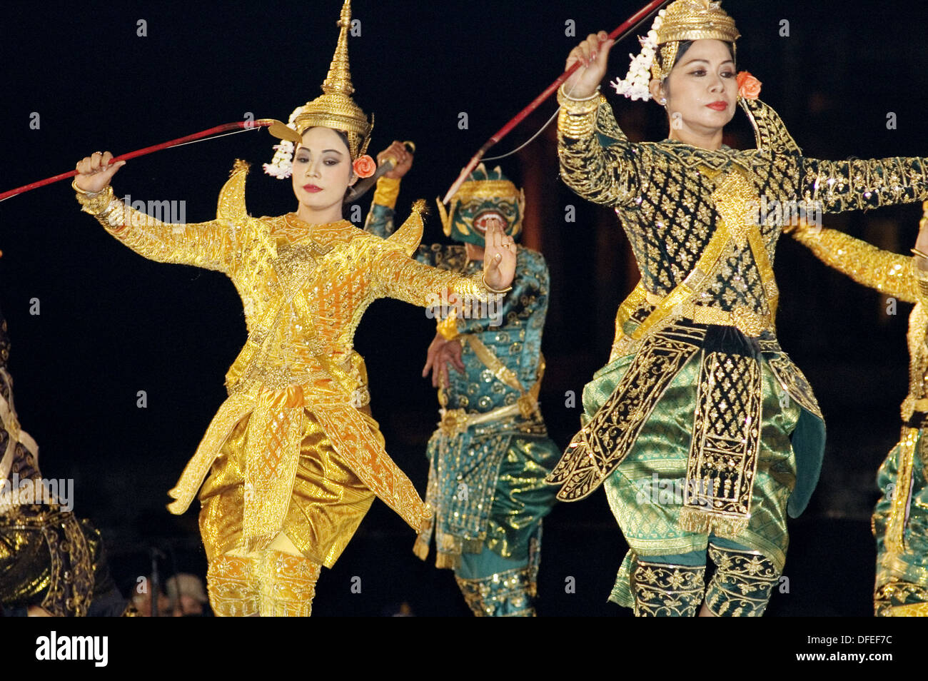 La versión khmer del Ramayana épico por el Ballet Real de Camboya. Masqued teatro. "Les Nuits d'Angkor", el rendimiento de una pieza Foto de stock