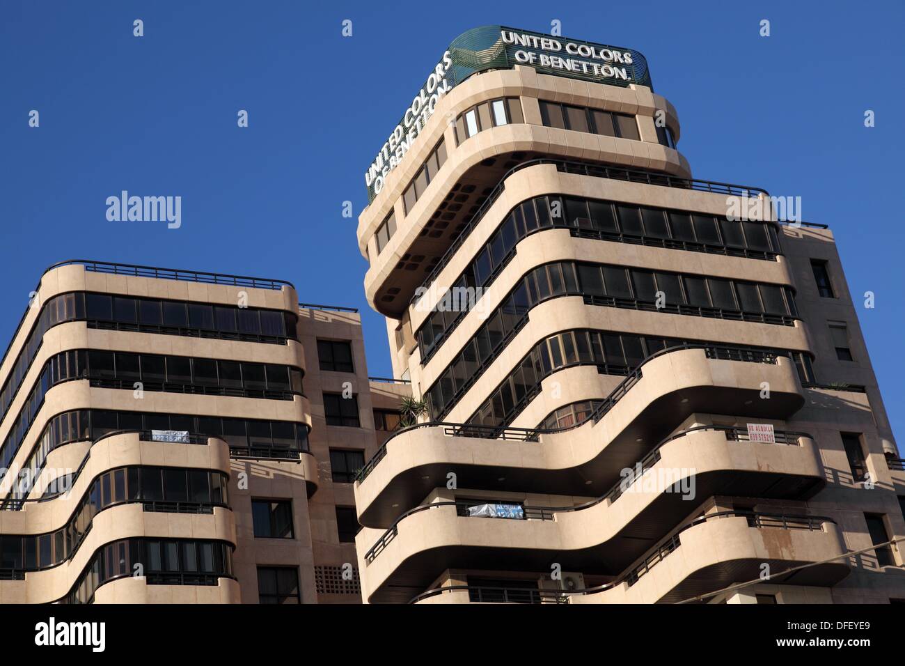 Colores unidos de Benetton signo en la parte superior de un edificio,  Tenerife, Islas Canarias, España Fotografía de stock - Alamy