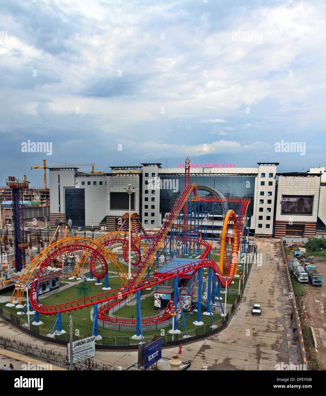 Dhaka, Bangladesh. 03 Oct, 2013. . Futuro Jamuna Park, el mayor centro comercial y de ocio de Asia y la tercera más grande del mundo. Esta es también la12th centro comercial más grande del mundo, con una superficie bruta alquilable de 4,1 millones de metros cuadrados y una superficie total de 5,45 millones de metros cuadrados. Foto de stock