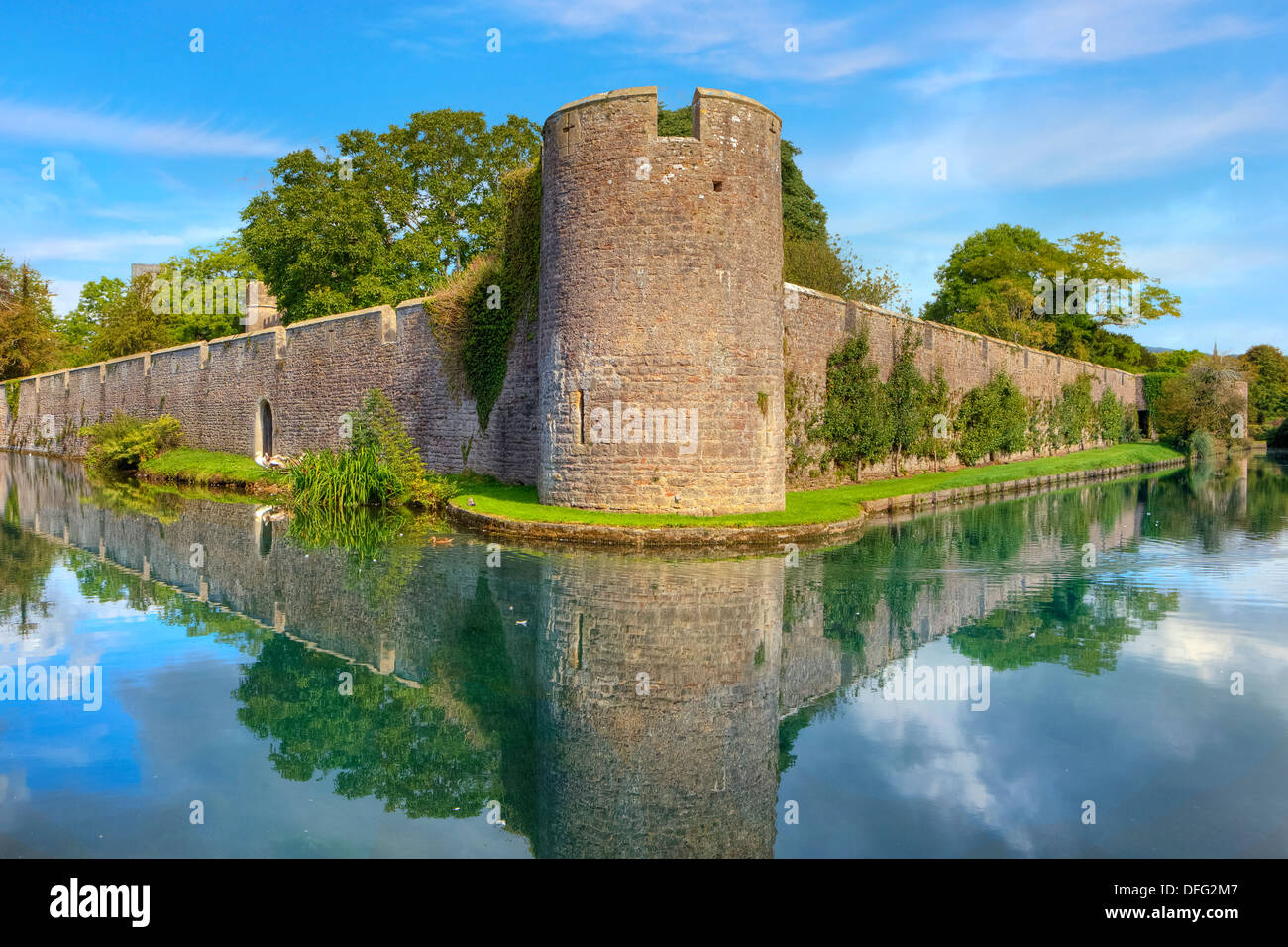 Wells, el foso, el Palacio del Obispo, Somerset, Inglaterra, Reino Unido Foto de stock