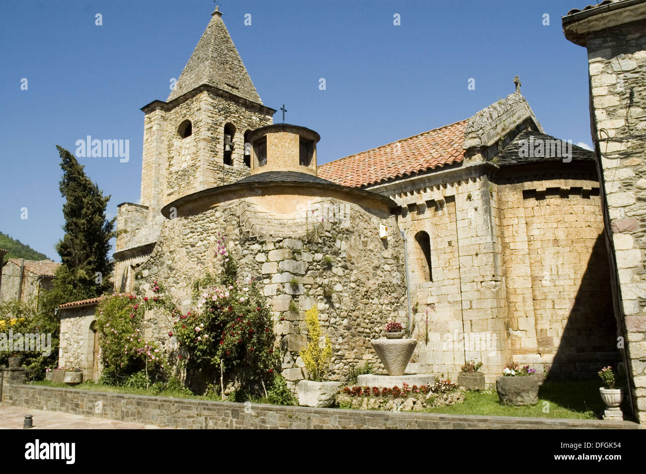 Iglesia de San Esteban, Llanars. El Ripollès, Girona, Cataluña, España  Fotografía de stock - Alamy