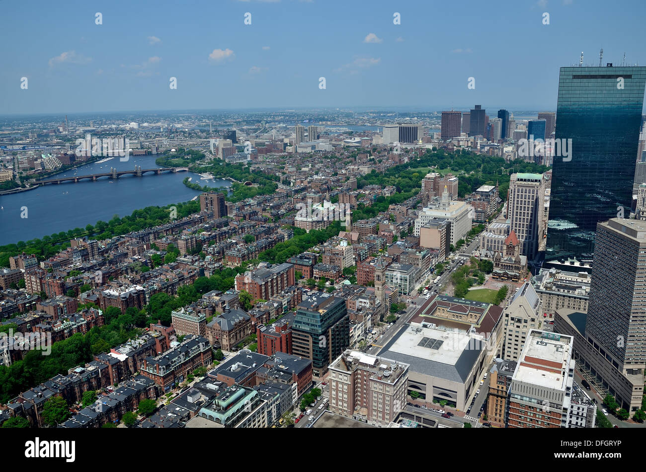 Aeriel vista de Boston, Longfellow Bridge y Charles River Foto de stock