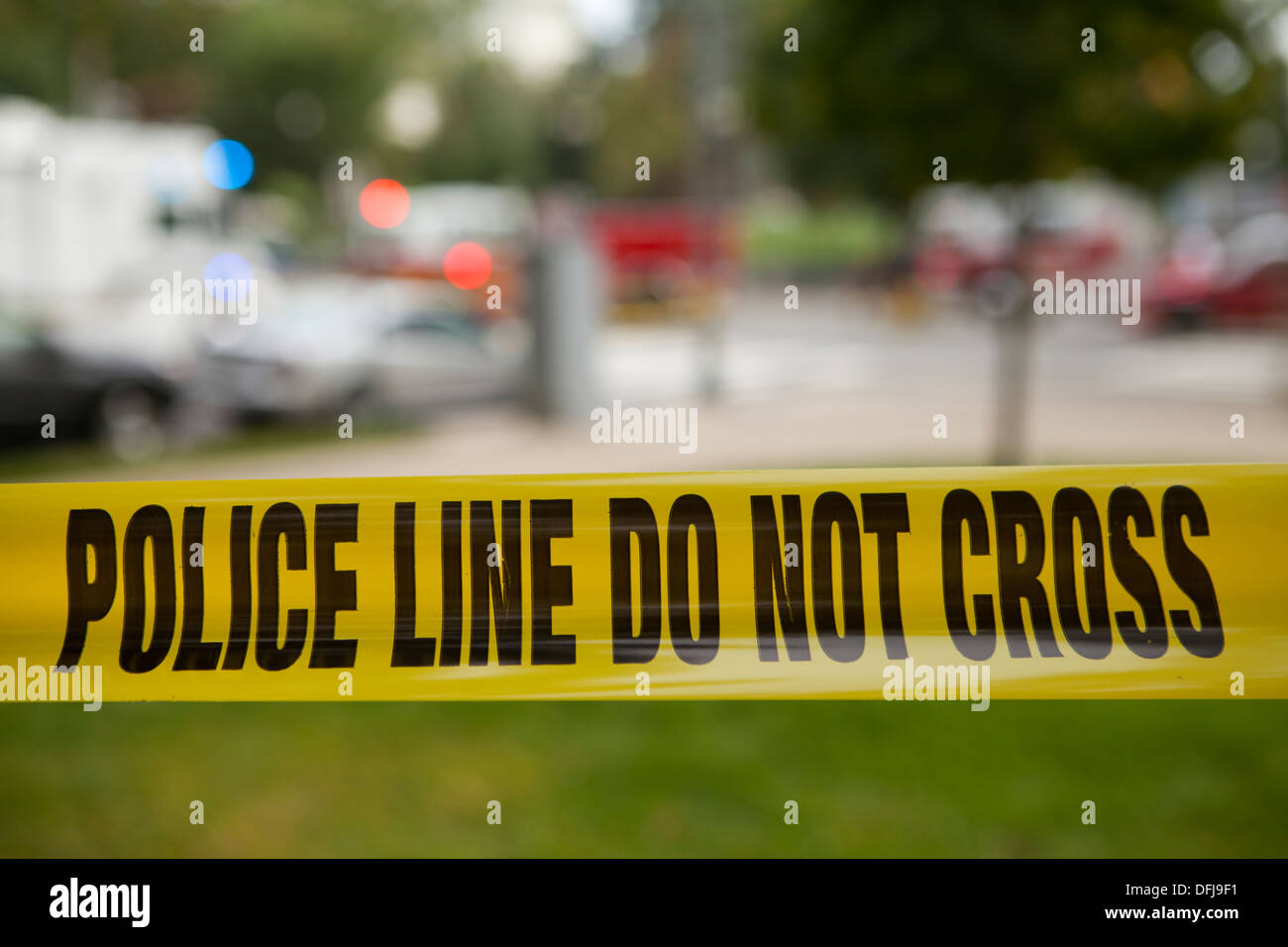 Cinta de línea de la policía en la escena de un crimen - Washington, DC, EE.UU. Foto de stock