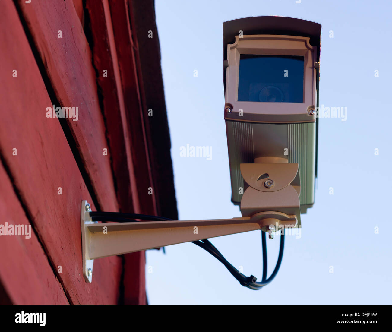 Sistema de seguridad en el hogar video cámara montada fuera Foto de stock