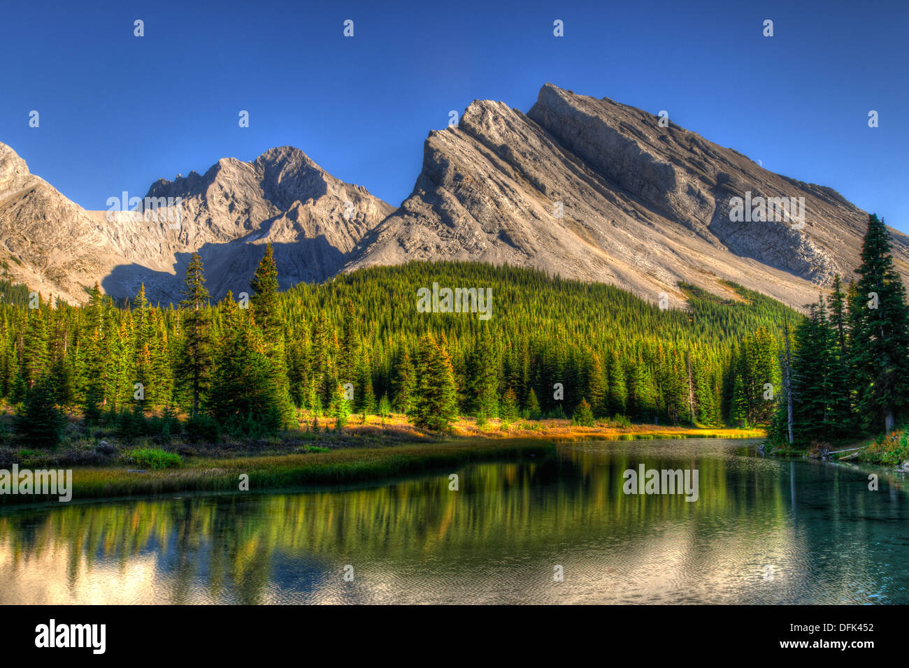 Scenic Rocky Mountain Lake Foto de stock