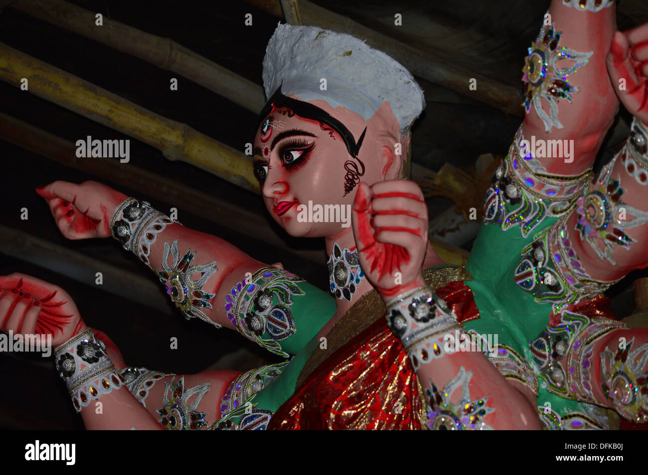 Durga, el ídolo, el Ídolo de arcilla, manos, Gris Idol, bengalí, indios, mitología hindú, Madre, diosa, Maa Durga, el Ídolo de decisiones, cara, tetina Foto de stock