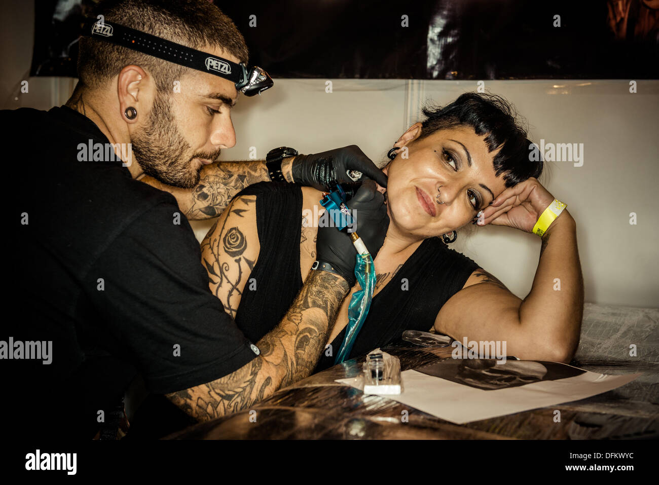 Barcelona tattoo convention fotografías e imágenes de alta resolución - Alamy