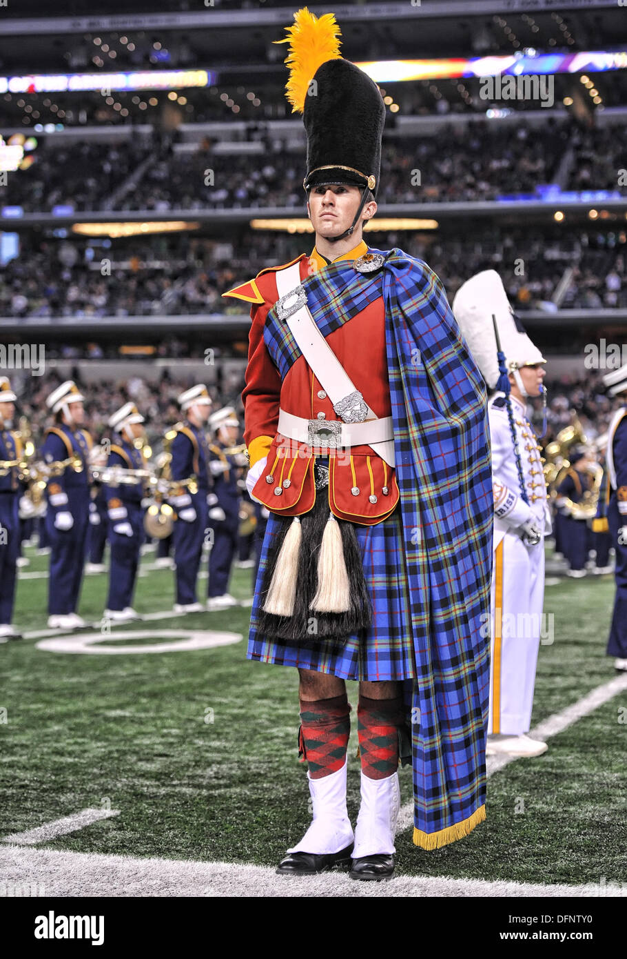 Notre Dame Falda guardia en acción durante un partido de fútbol NCAA College entre Notre Dame lucha irlandesa y la Arizona State Sun Devils, Sábado, Octubre 05th, 2013 en Arlington, Texas. Foto de stock