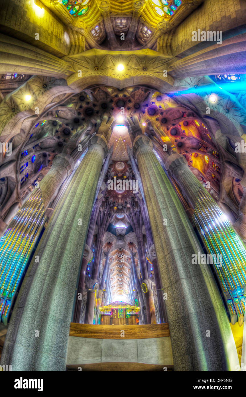 Altar principal de la Sagrada Familia de Gaudí, en Barcelona. Cataluña, España Keywords: Foto de stock