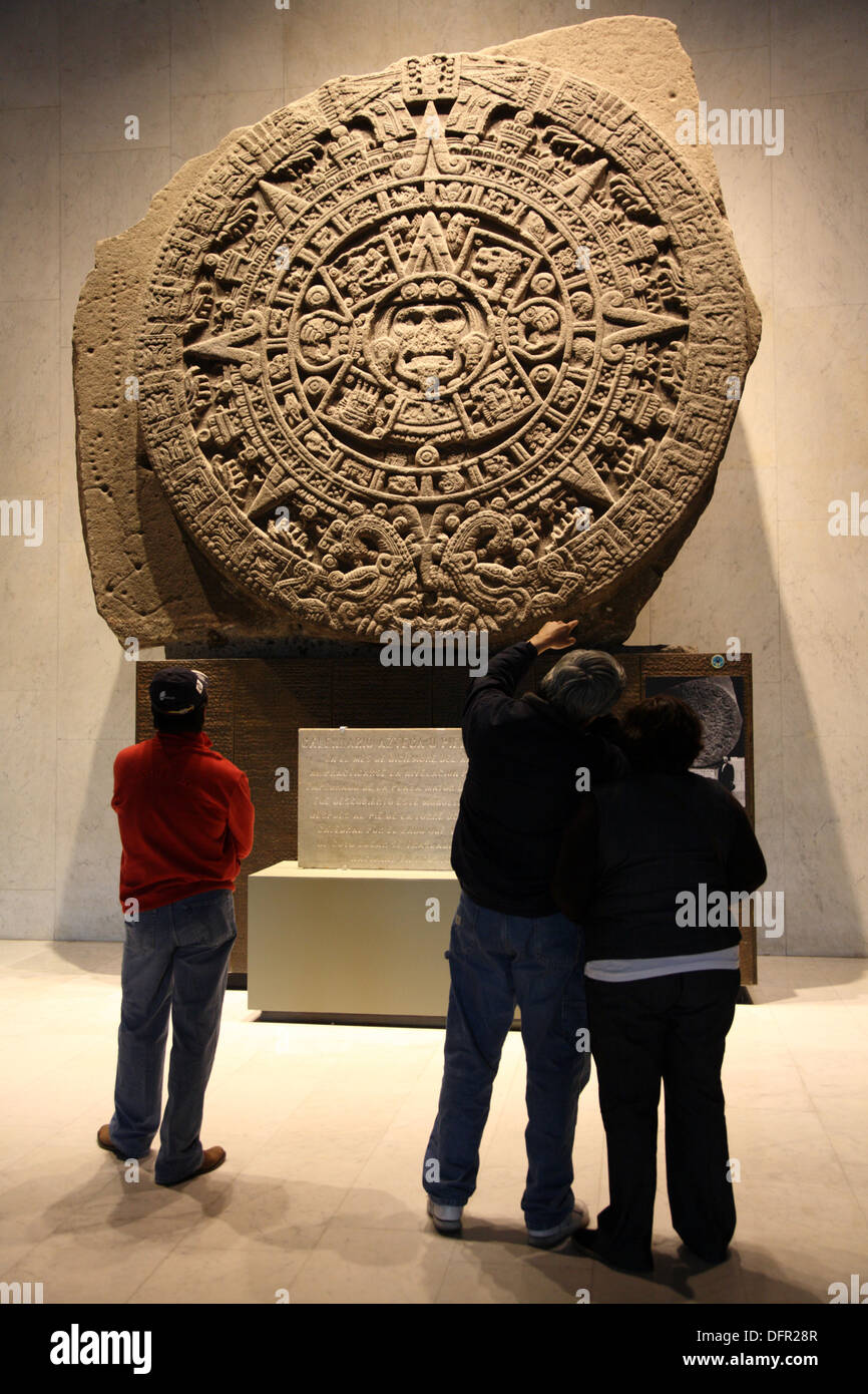 Piedra del Sol la piedra del calendario azteca aka mostrar en el Museo