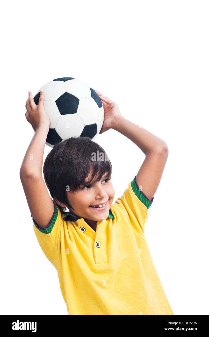 Niño Jugando Pelota De Fútbol Fotos, retratos, imágenes y fotografía de  archivo libres de derecho. Image 4563254