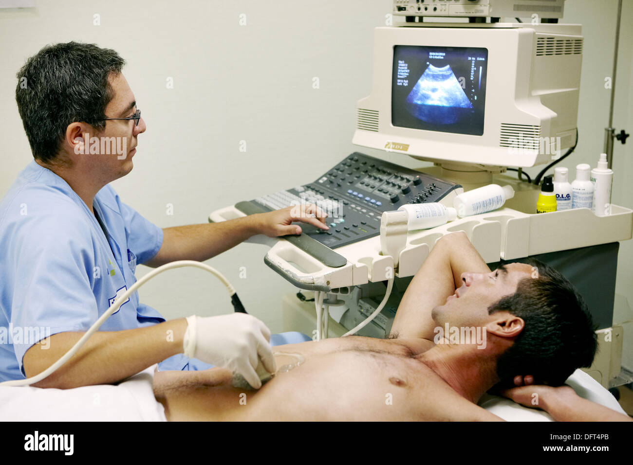 Ultrasonido, radiodiagnostics. Hospital Universitario de Gran Canaria  Doctor Negrín, Las Palmas de Gran Canaria. Islas Canarias Fotografía de  stock - Alamy