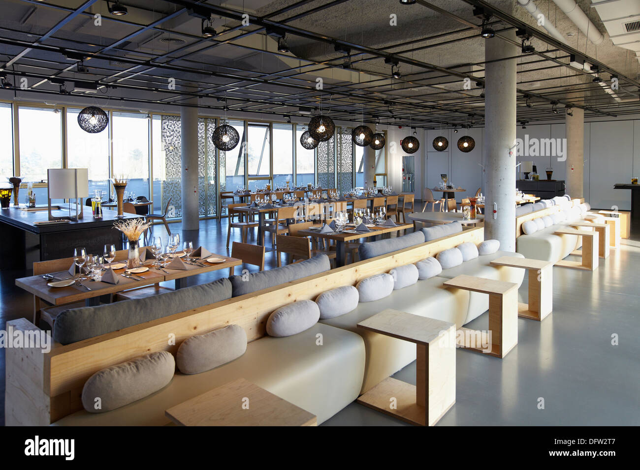 Comedor Basque Culinary Center La Facultad De Ciencias Gastronomicas Y Un Centro De Investigacion E Innovacion En Alimentacion Y Fotografia De Stock Alamy