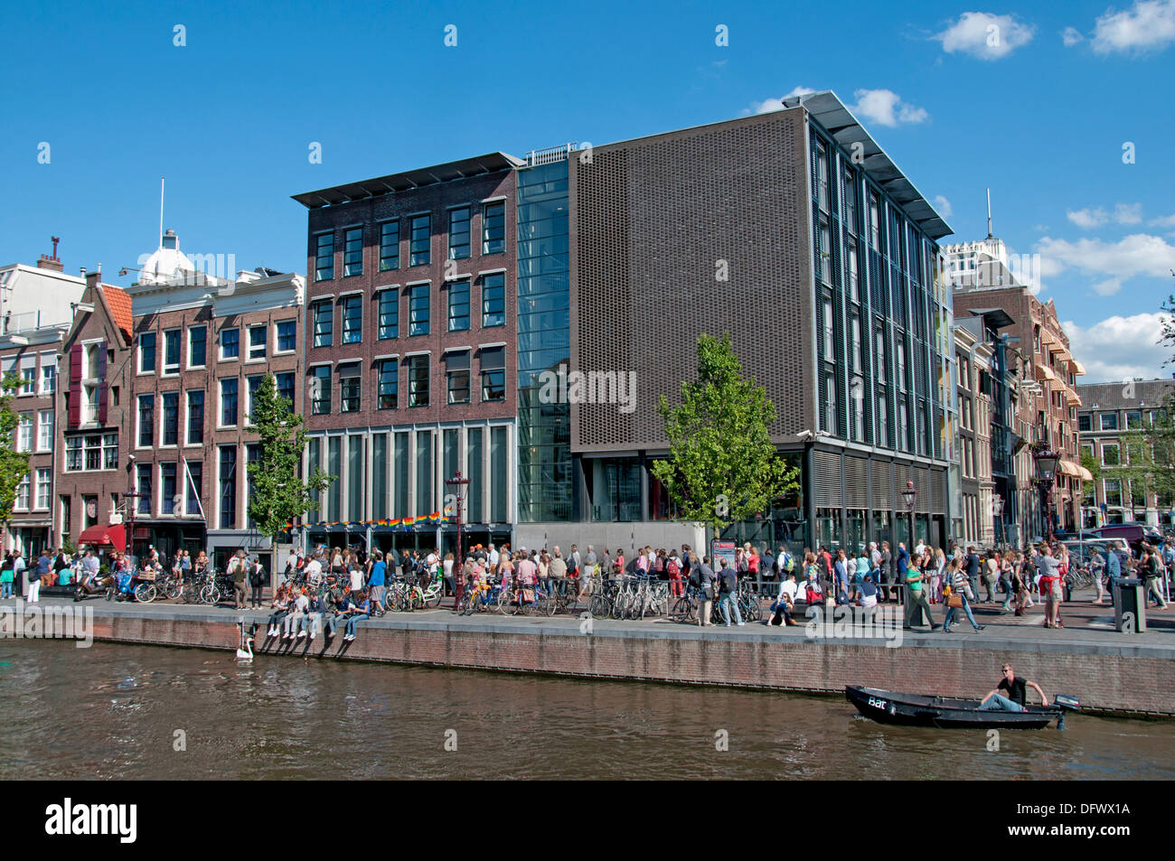 Museo de Anne Frank ( izquierda ) antigua casa de Prinsengracht 263-265 Amsterdam Países Bajos ( museo dedicado a la diarista de guerra judía ) Foto de stock