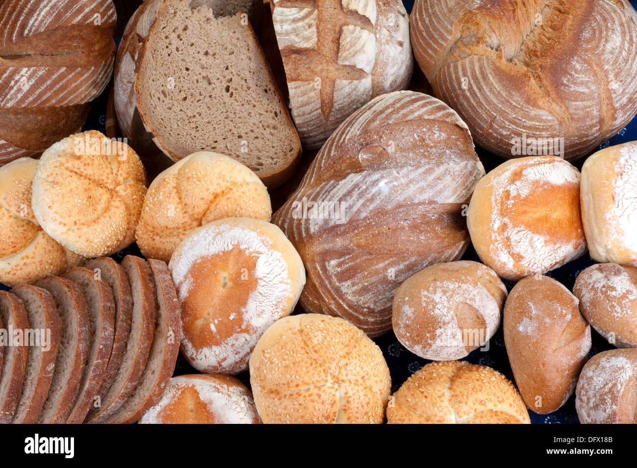 Pan, bollos - productos de panadería. Foto de stock