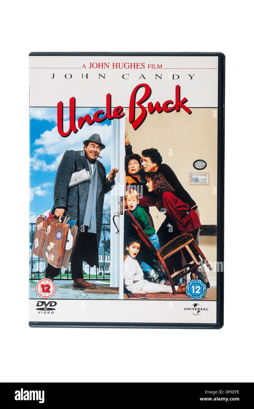 El DVD de una película protagonizada por John Candy llamado tío Buck sobre un fondo blanco. Foto de stock