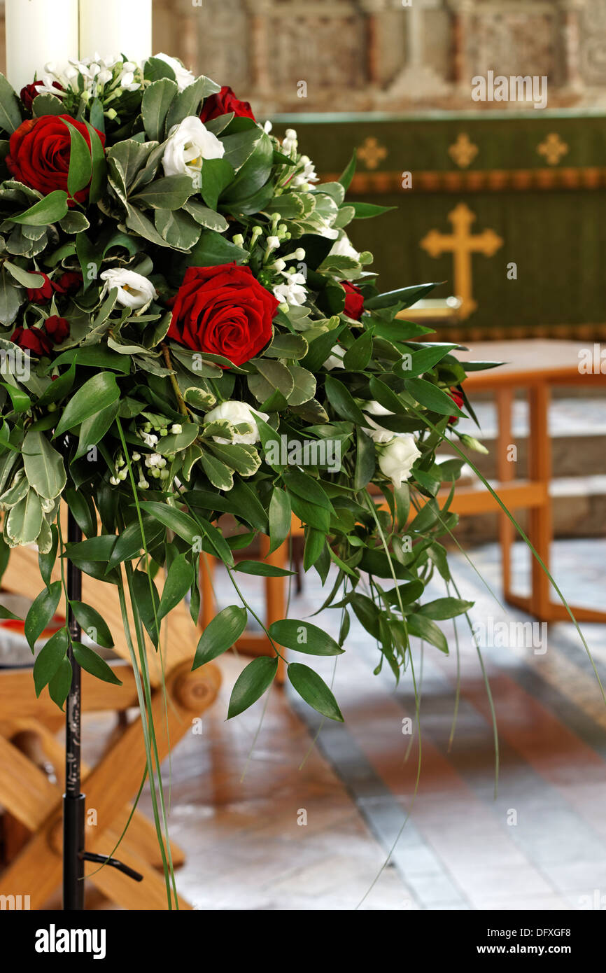 Pedestal flower arrangement fotografías e imágenes de alta resolución -  Alamy