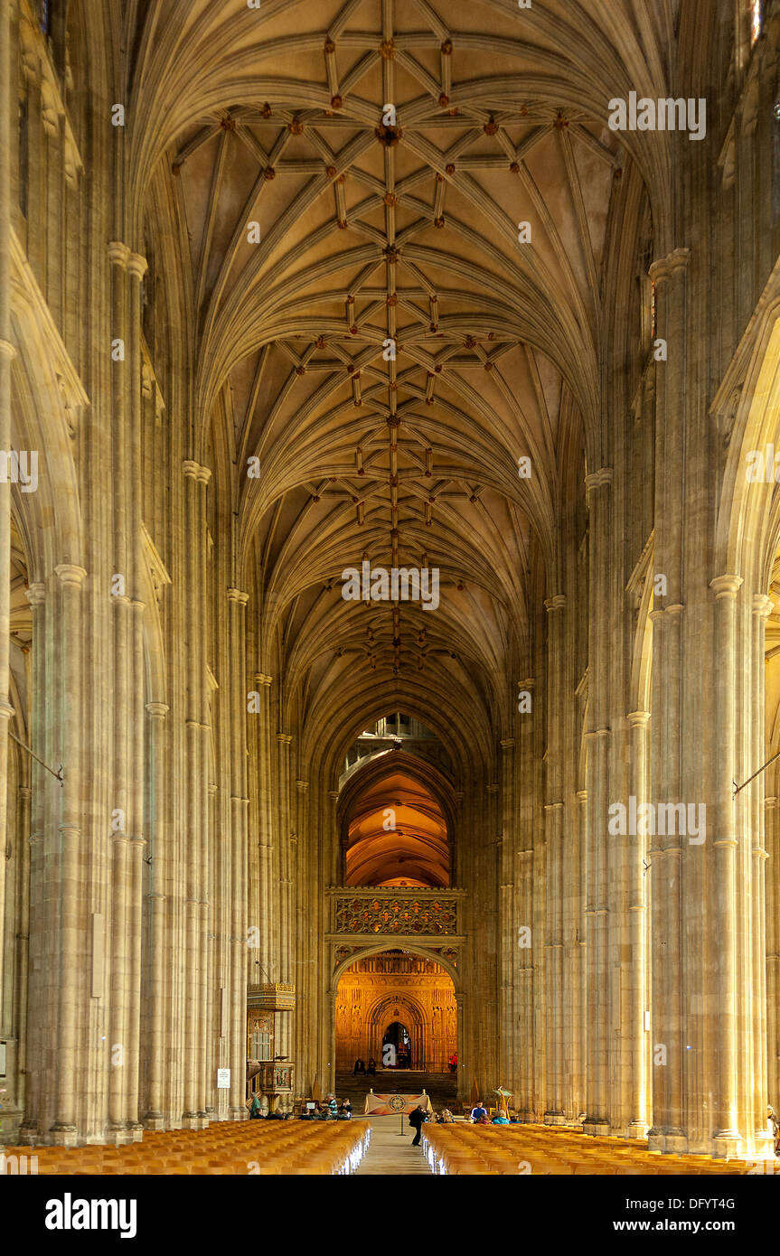 La nave central de la Catedral de Canterbury, Canterbury, Kent, Inglaterra Foto de stock