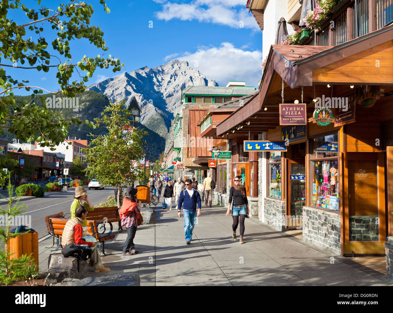 La ciudad de Banff y Cascade Mountain Parque nacional Banff Alberta Canadá América del Norte Foto de stock