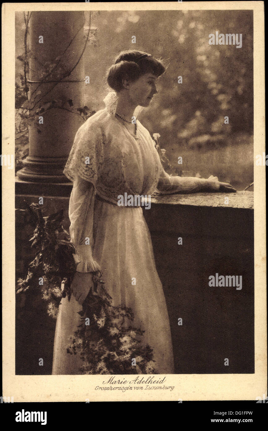 Ak Großherzogin Marie Adelheid von Luxemburg Blumenstrauß; Foto de stock