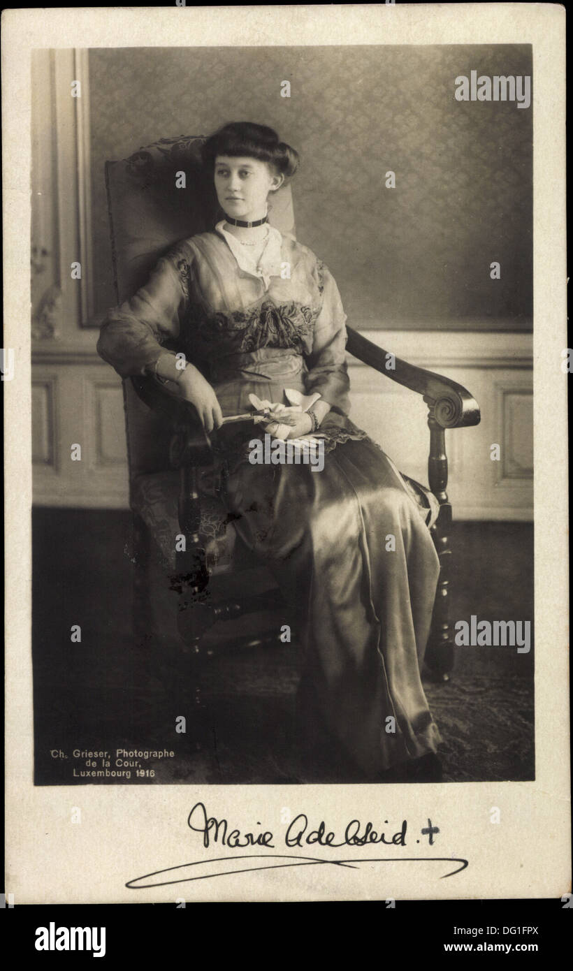 Ak Großherzogin Marie Adelheid von Luxemburg Sitzportrait, Handschuhe; Foto de stock