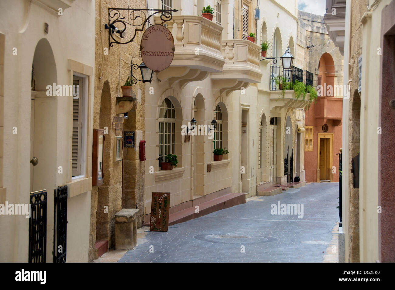 Il Karita calle Victoria Gozo Malta Foto de stock