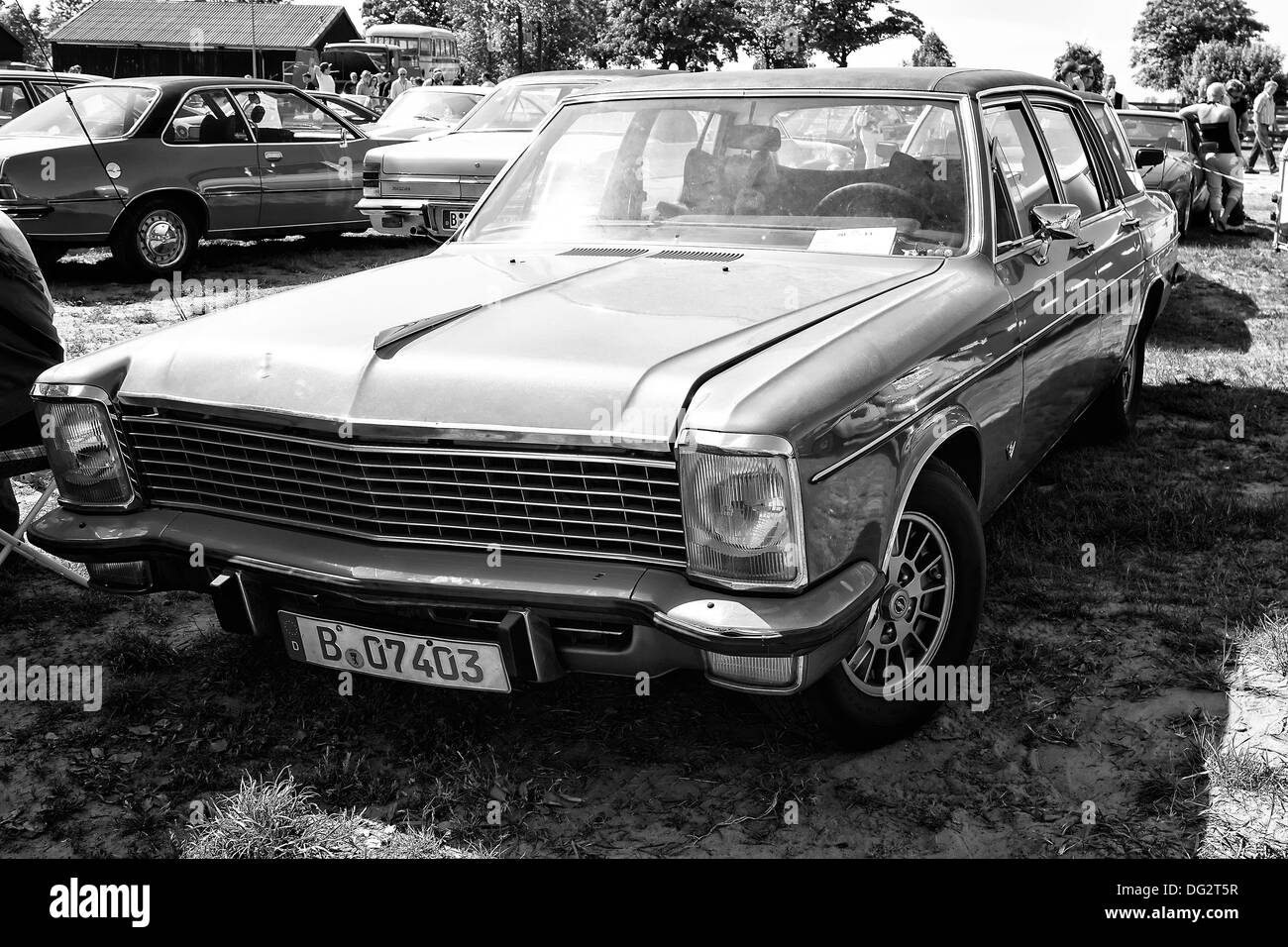 Coche De Lujo Opel Diplomático, (blanco y negro) Foto de stock
