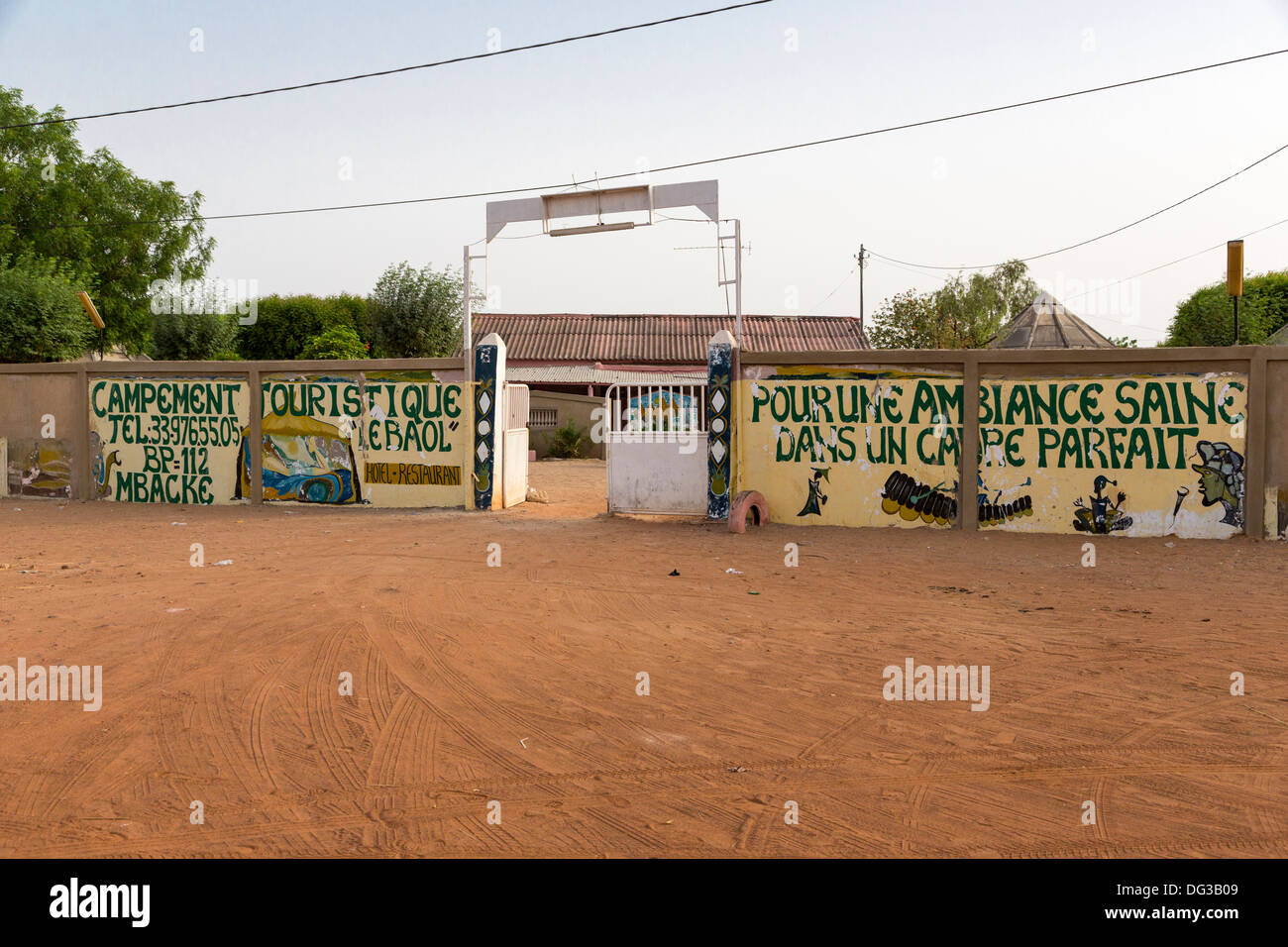 Senegal, Mbacke. Le Campement Baol, ofrece Bungalows para alojamiento cerca de Touba, que no tiene hoteles. Foto de stock