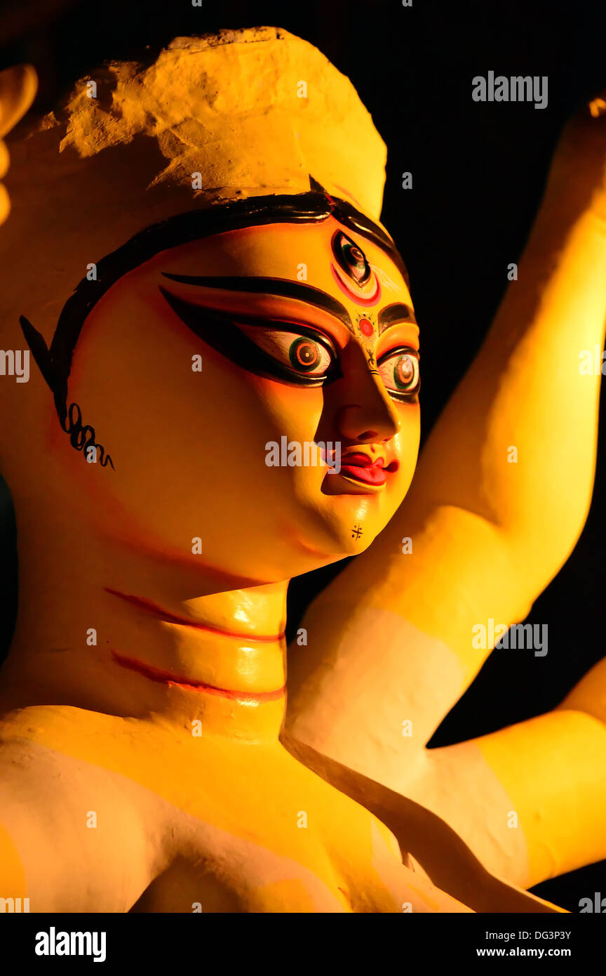 Maa Durga, ojos, el tercer ojo, la cara, la diosa, india, bengalí, madre, el Ídolo haciendo Foto de stock