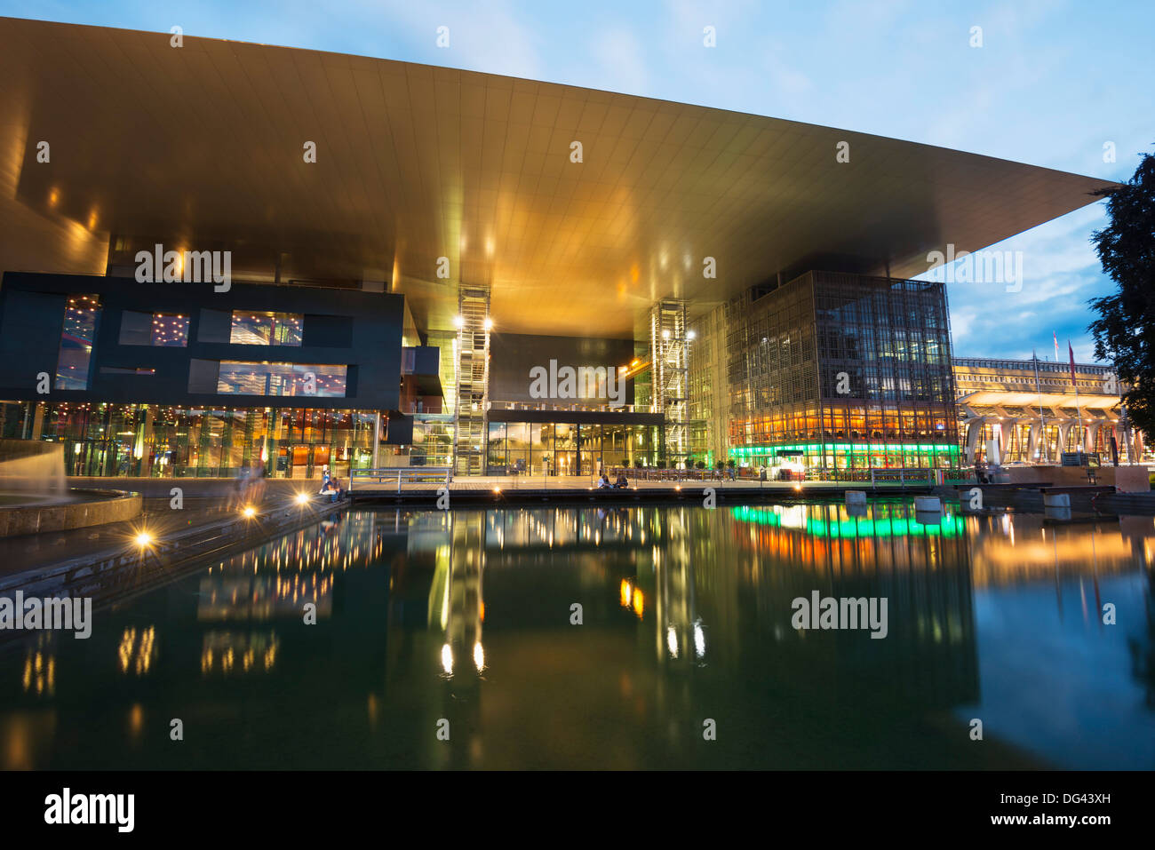 Arte y Congresos KKL Concert Hall, por el arquitecto Jean Nouvel, Lucerna, Suiza, Europa Foto de stock