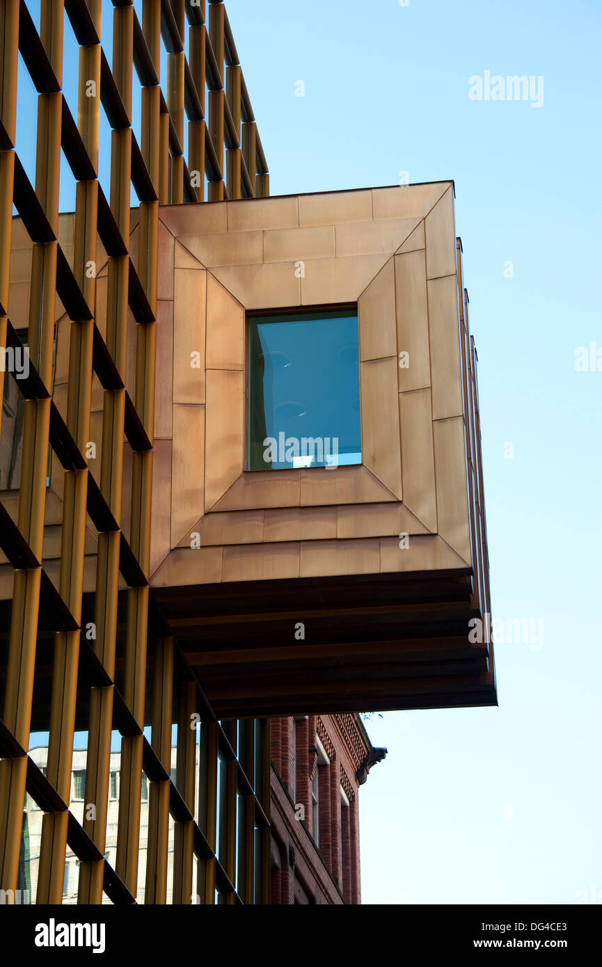 Caja cuadrada sobresale la arquitectura moderna bold Foto de stock