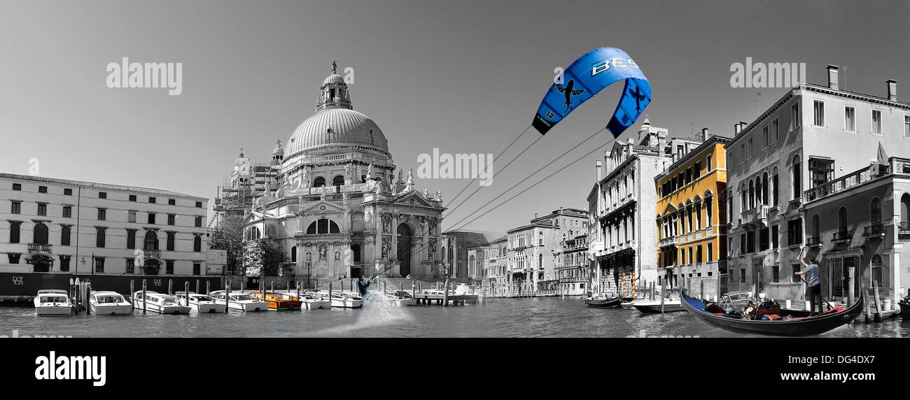 Fotomontaje en blanco y negro con acentos de color, haciendo KiteSurf por la ciudad de Venecia, Italia Foto de stock