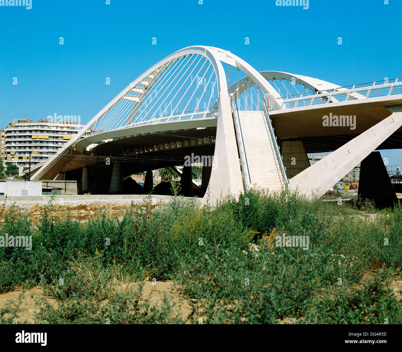 Puente de Bac de Roda (Arquitecto Santiago Calatrava), Barcelona Puente de Bac de Roda (Arquitecto Santiago Calatrava), Barcelona