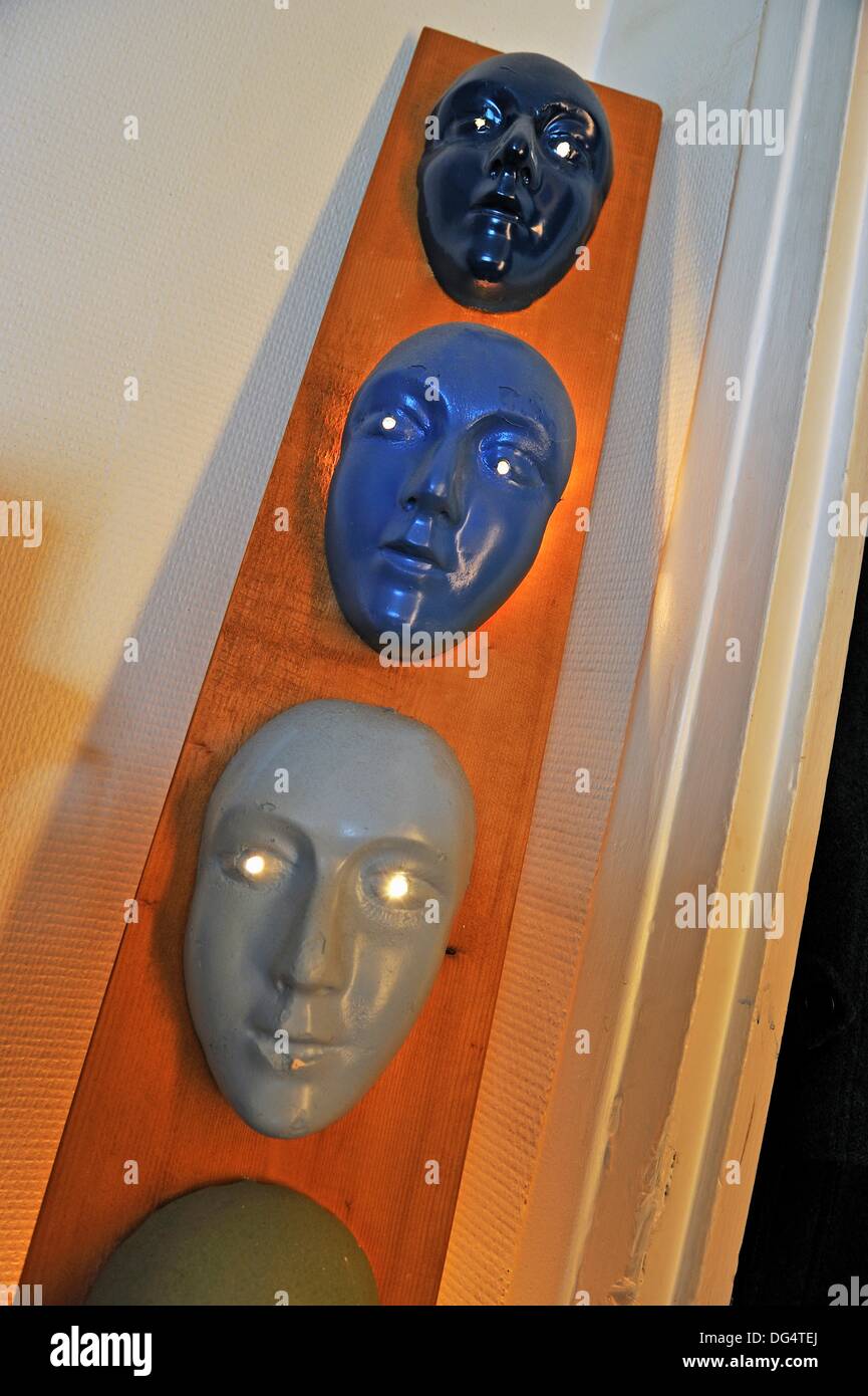 Máscaras de parís fotografías e imágenes de alta resolución - Alamy