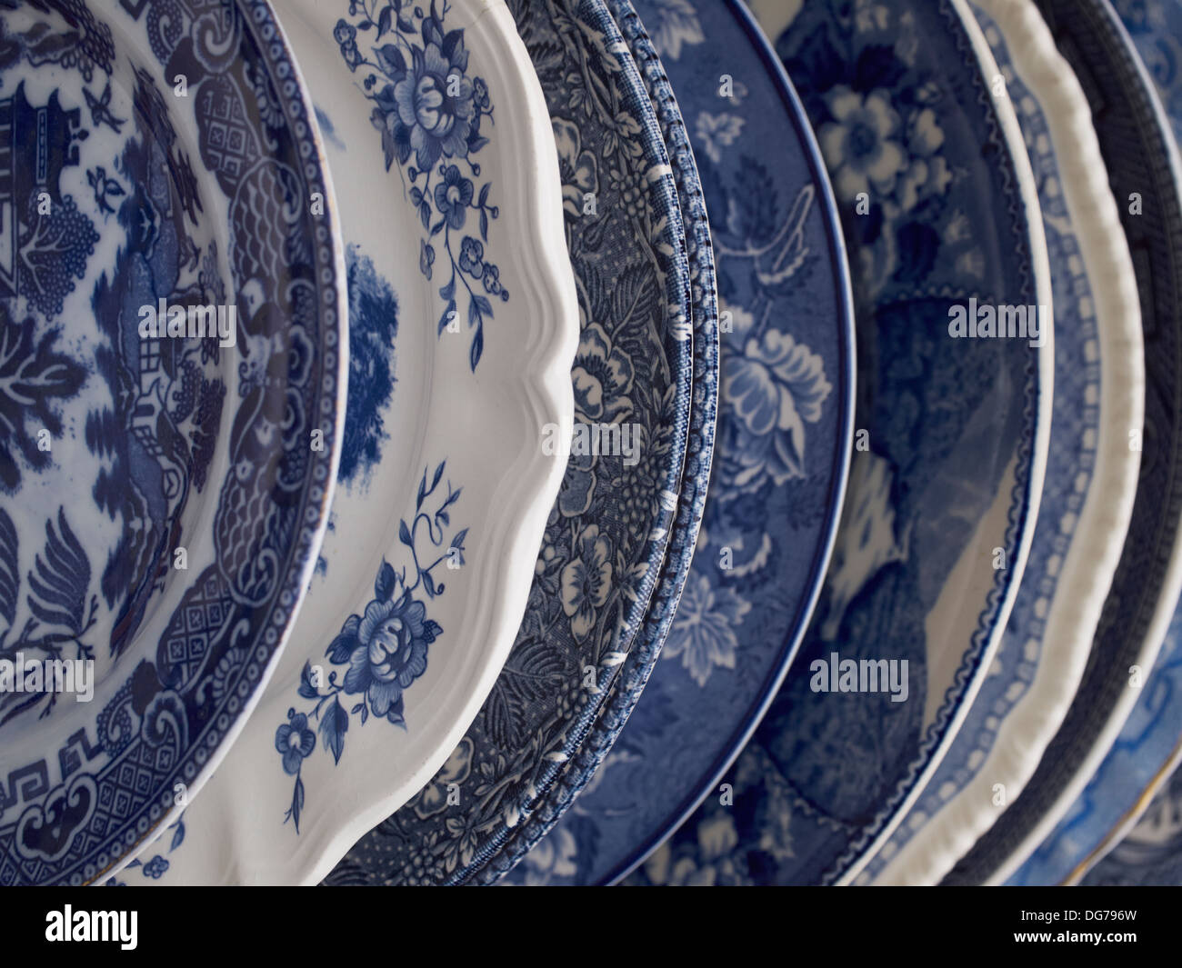 saber Paisaje matiz Vajillas usadas porcelana fotografías e imágenes de alta resolución - Alamy