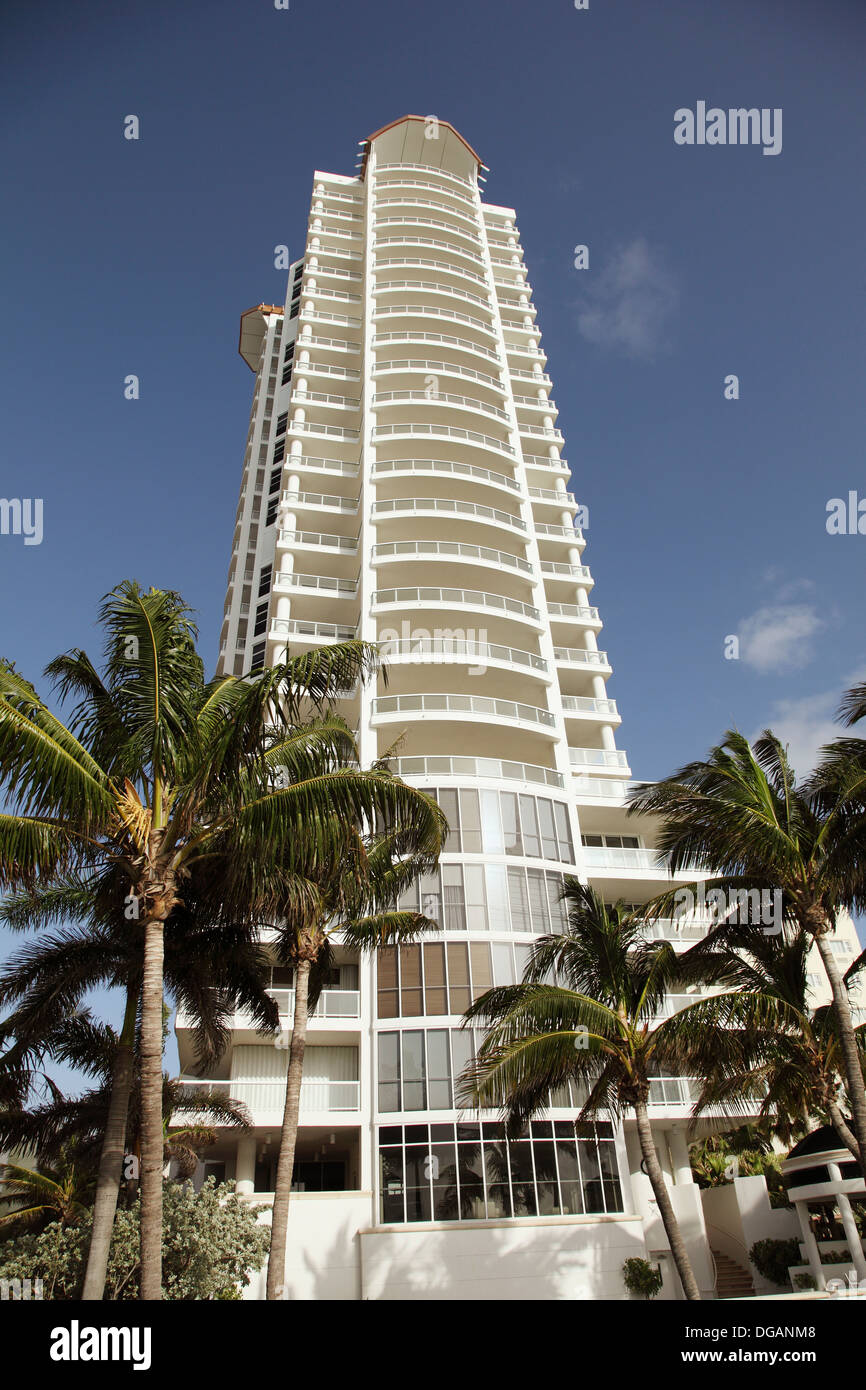 Gran edificio en Miami Beach, Florida, EE.UU. Foto de stock