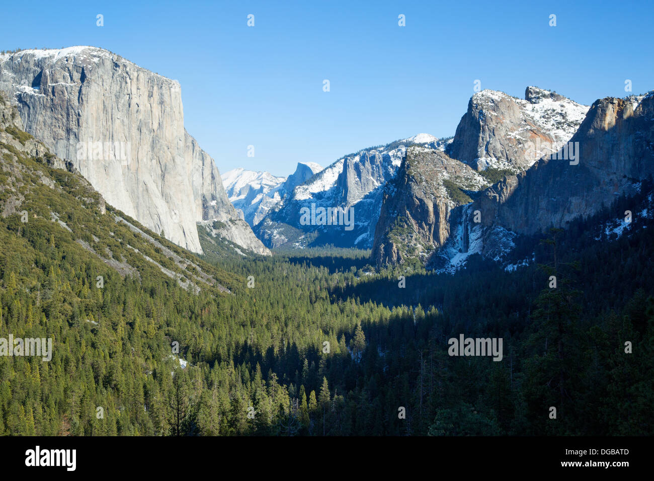 La vista de túnel con vistas al valle de Yosemite, California Foto de stock