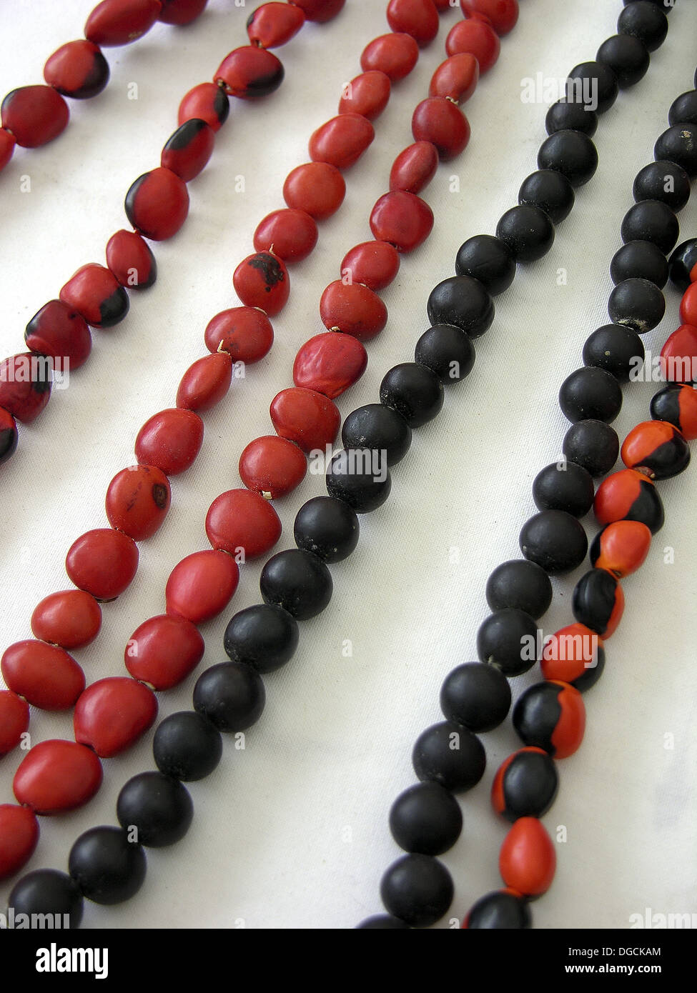 Collares realizados con semillas Fotografía de - Alamy