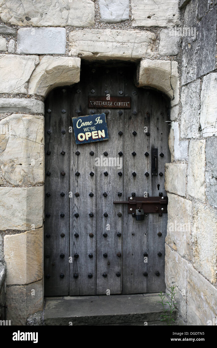 Puerta de madera Walmgate bar entre Fawcett Street y street York Pared Paragon