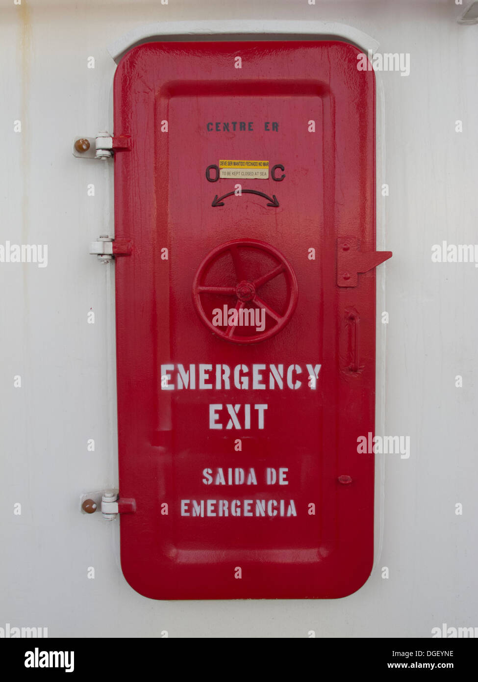 Puerta De Salida De Emergencia Con La Alarma De La Sirena En El Edificio De  Tienda Imagen de archivo - Imagen de peligro, casero: 153556029
