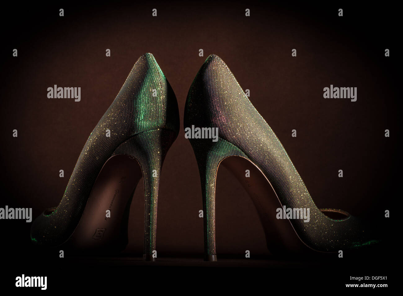 Zapatos glamorosos fotografías e imágenes de alta resolución - Alamy